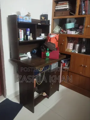 স্টাডি টেবিল