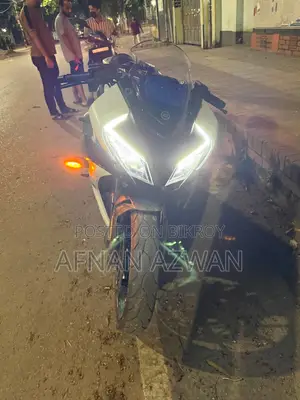 সিএফমোটো ৩০০এসআর ২০২৫ সাদা