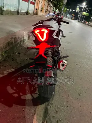 সিএফমোটো ৩০০এসআর ২০২৫ সাদা