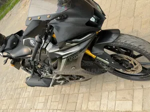 Yamaha 2022 Black