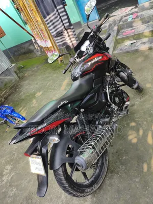 বাজাজ পালসার ১৫০ ২০২৫ কালো