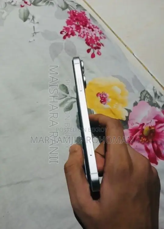 অ্যাপল আইফোন এক্সআর ৬৪ জিবি হোয়াইট