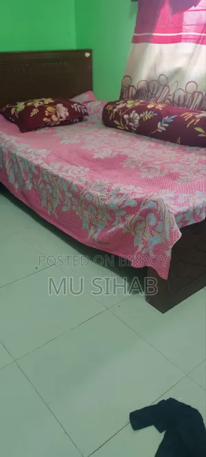Malaysian Wooden 4×6 Feet Sturdy Semi-Double Bed (Used)