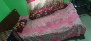 Malaysian Wooden 4×6 Feet Sturdy Semi-Double Bed (Used)