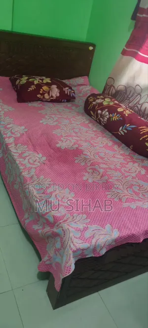 Malaysian Wooden 4×6 Feet Sturdy Semi-Double Bed (Used)