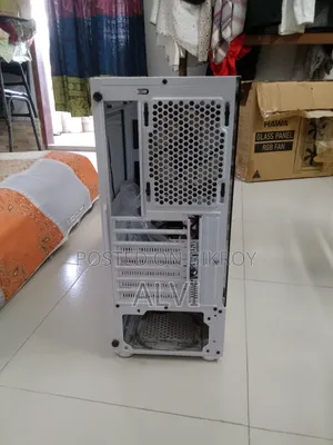রেভেঞ্জার হাওয়া মিড টাওয়ার এটিএক্স আরজিবি গেমিং কেস হোয়াইট