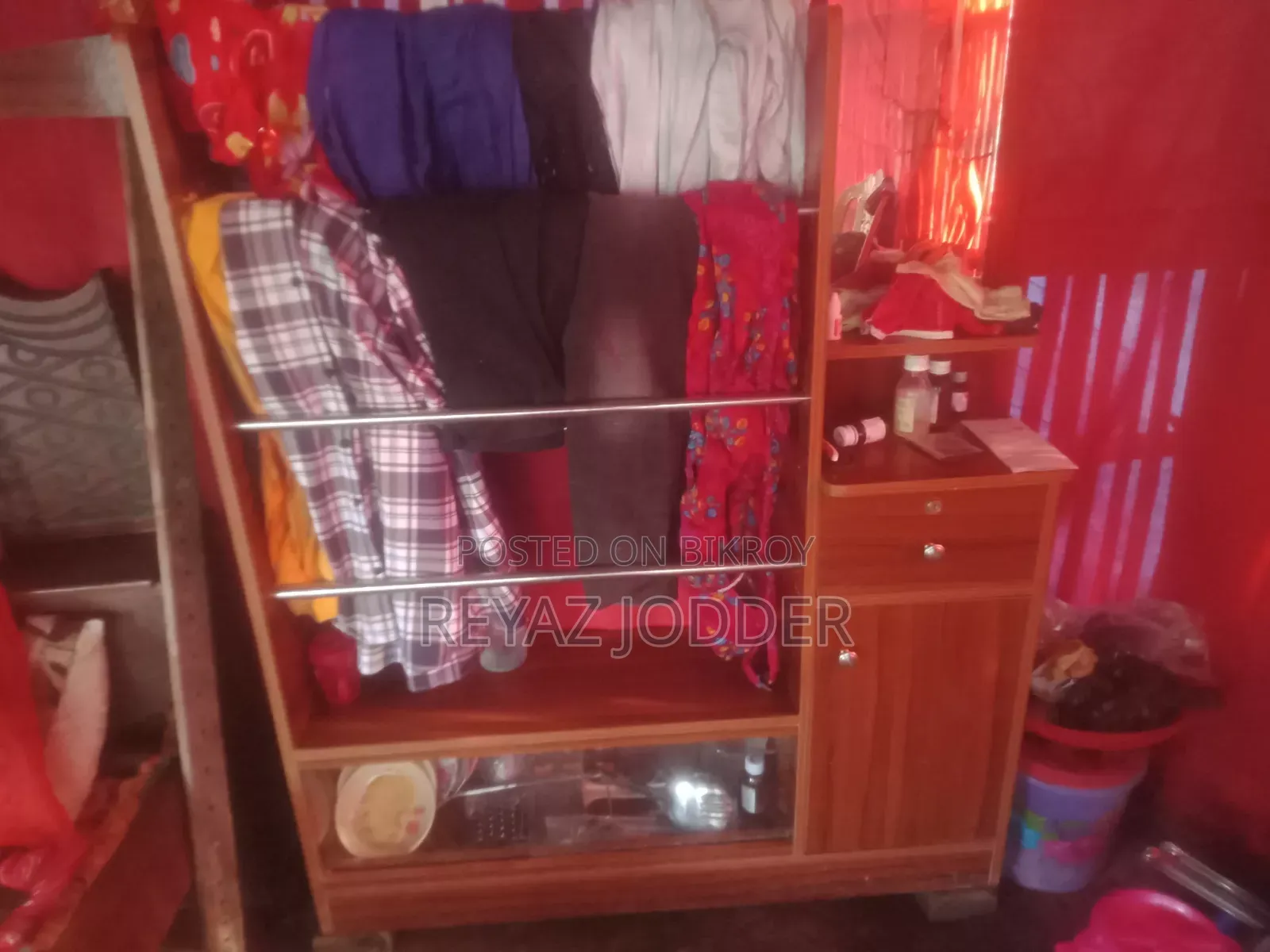 ড্রেসিং টেবিল