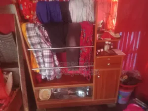 ড্রেসিং টেবিল