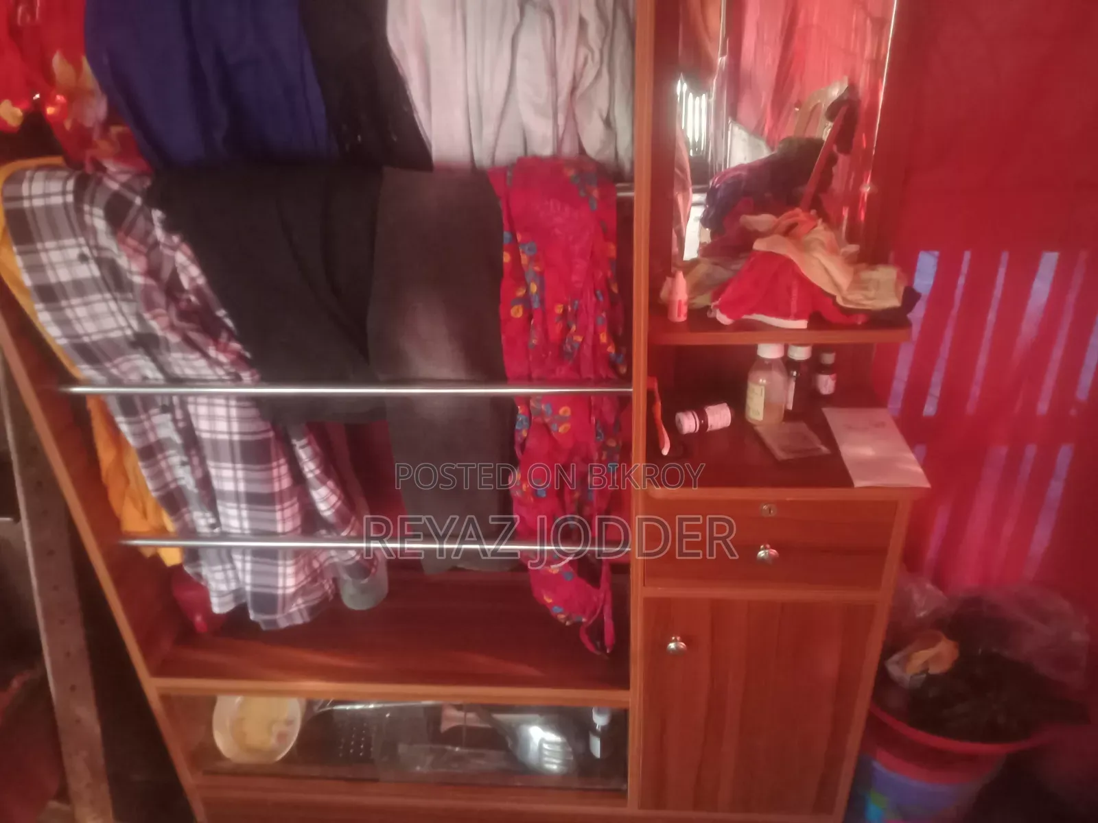 ড্রেসিং টেবিল
