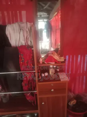 ড্রেসিং টেবিল