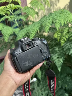Canon 700 D