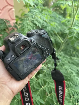 Canon 700 D