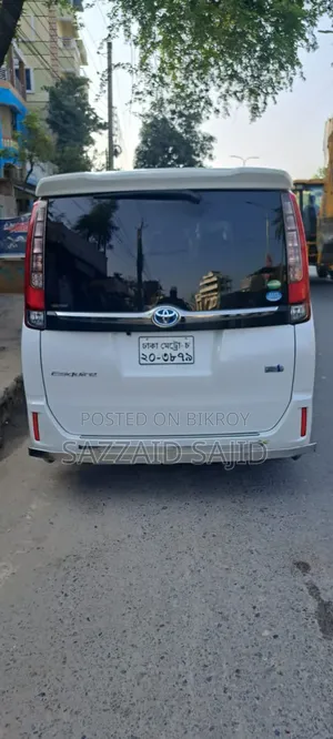 Toyota Noah 1.8 FWD Hybrid (7 seater) 2017 Pearl