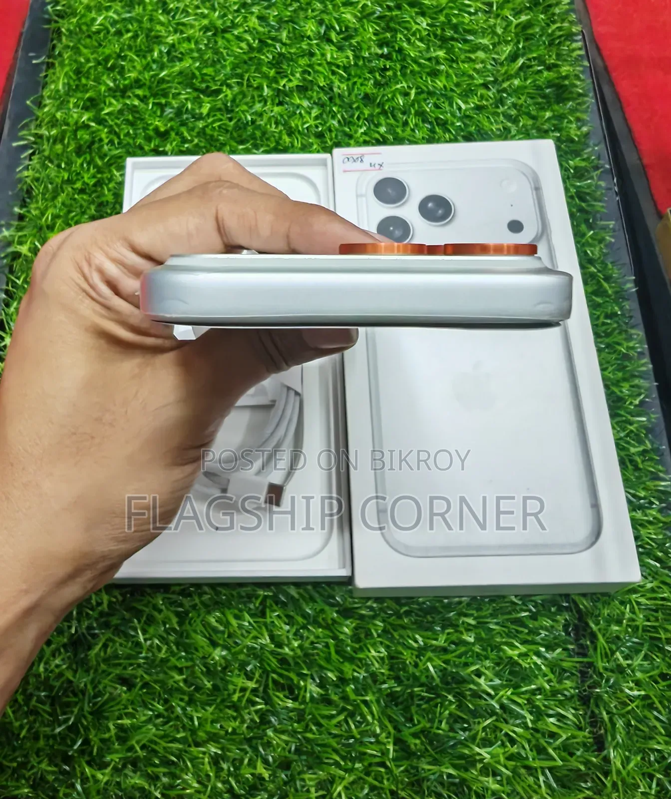 অ্যাপল আইফোন ১৭ প্রো ম্যাক্স ২৫৬ জিবি হোয়াইট