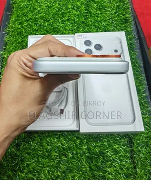 অ্যাপল আইফোন ১৭ প্রো ম্যাক্স ২৫৬ জিবি হোয়াইট