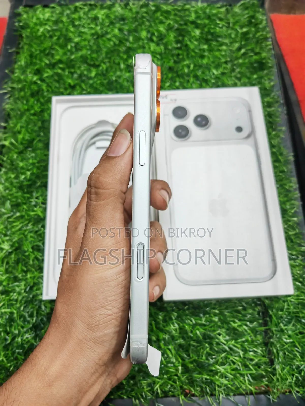 অ্যাপল আইফোন ১৭ প্রো ম্যাক্স ২৫৬ জিবি হোয়াইট