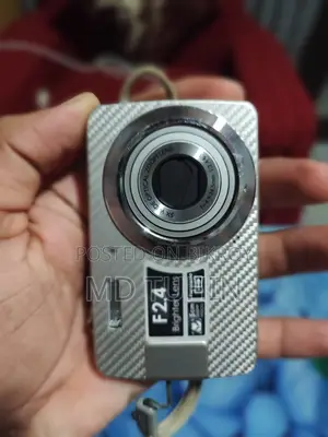BenQ AE100 14MP Digital Camera