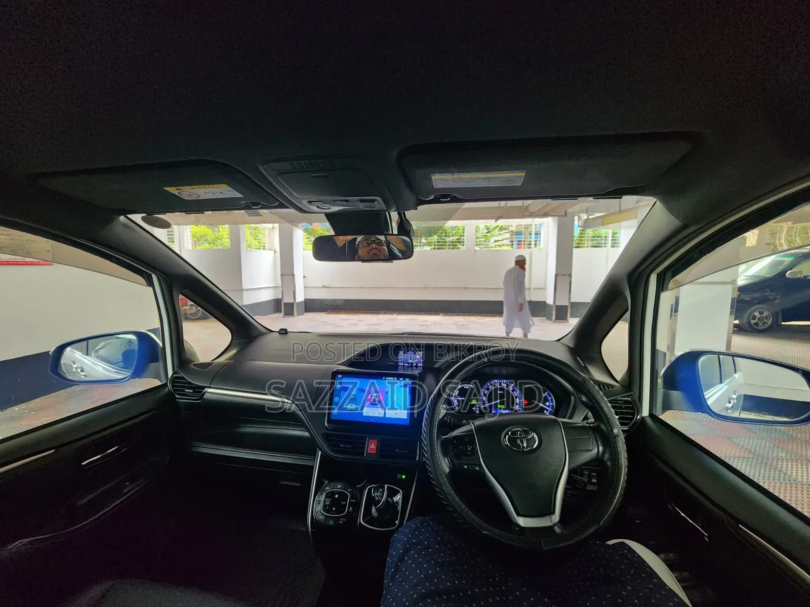 Toyota Noah 1.8 FWD Hybrid (7 seater) 2017 Pearl