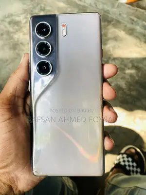 টেকনো ক্যামন ৪০ প্রো ৪জি ২৫৬ জিবি সাদা
