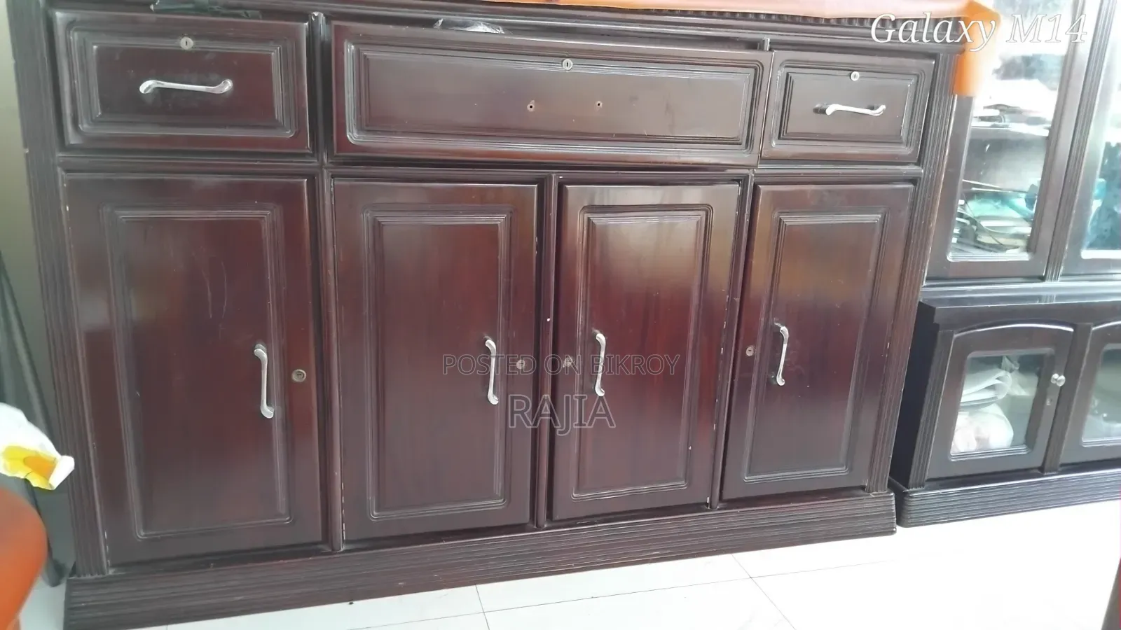 মেহগনি কাঠের ওয়ারড্রোব