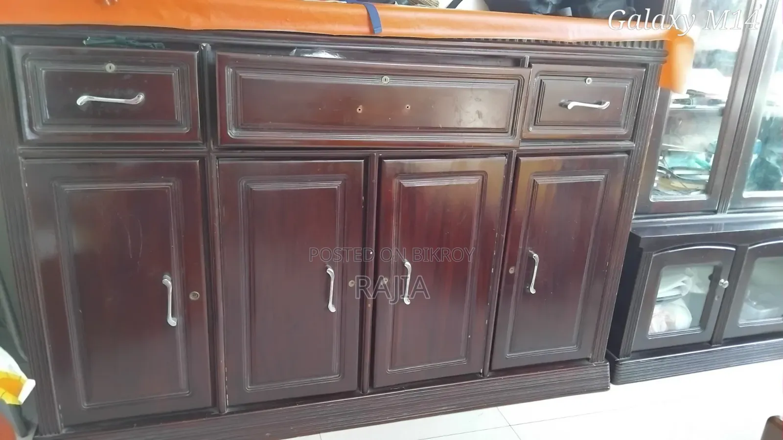 মেহগনি কাঠের ওয়ারড্রোব
