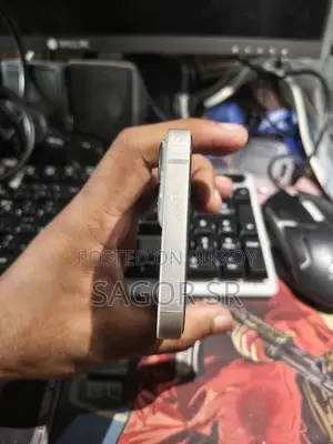 অ্যাপল আইফোন ১৩ ১২৮ জিবি হোয়াইট