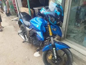 সুজুকি জিক্সার ২০২২ নীল