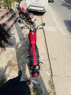 নতুন হোন্ডা সিবি ২০০৪ লাল