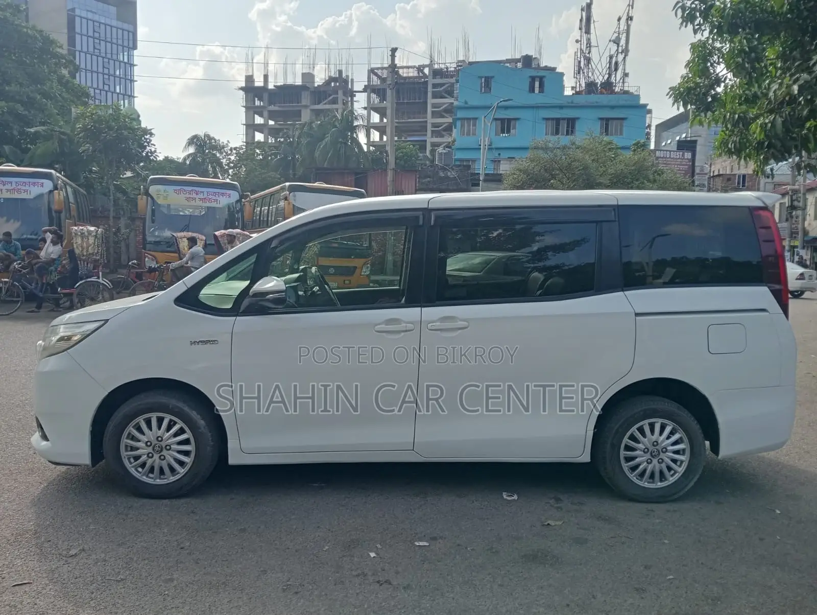 টয়োটা নোয়া ১.৮ এফডব্লিউডি হাইব্রিড (৭ সিটার) ২০১৪ পার্ল