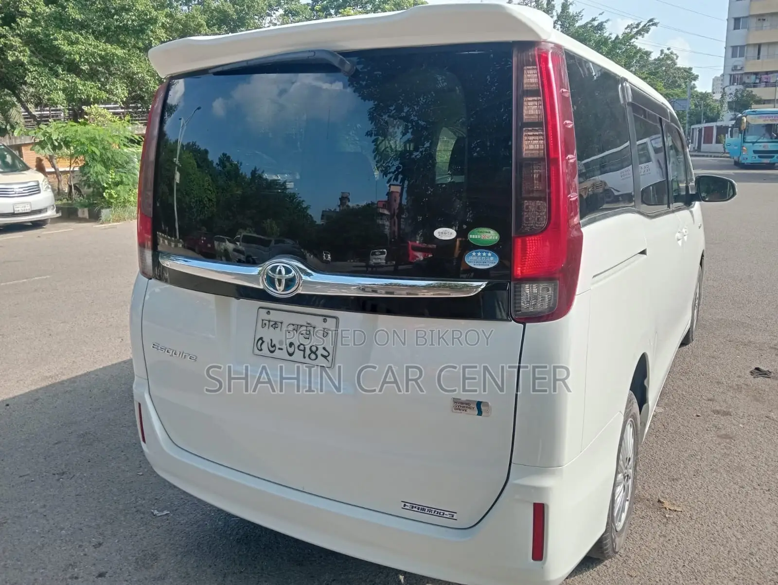 টয়োটা নোয়া ১.৮ এফডব্লিউডি হাইব্রিড (৭ সিটার) ২০১৪ পার্ল