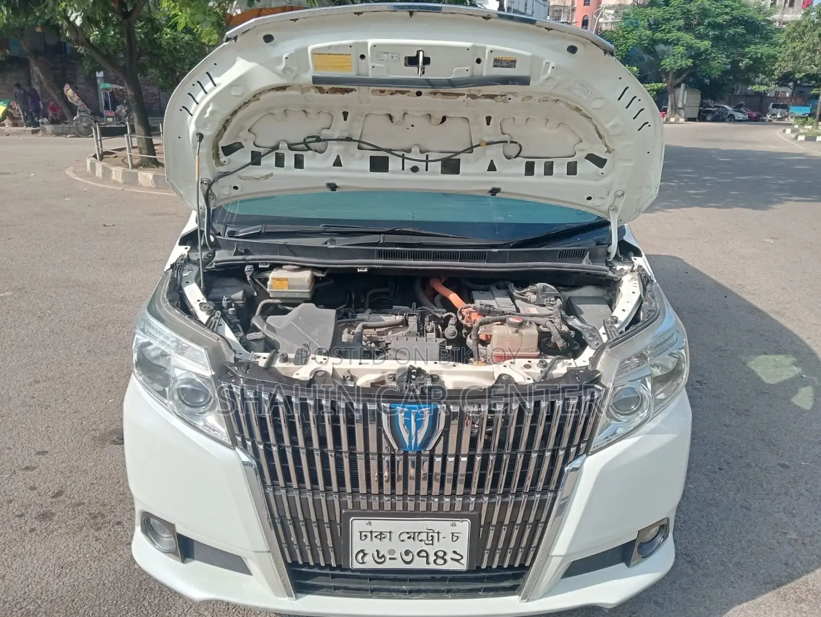 টয়োটা নোয়া ১.৮ এফডব্লিউডি হাইব্রিড (৭ সিটার) ২০১৪ পার্ল