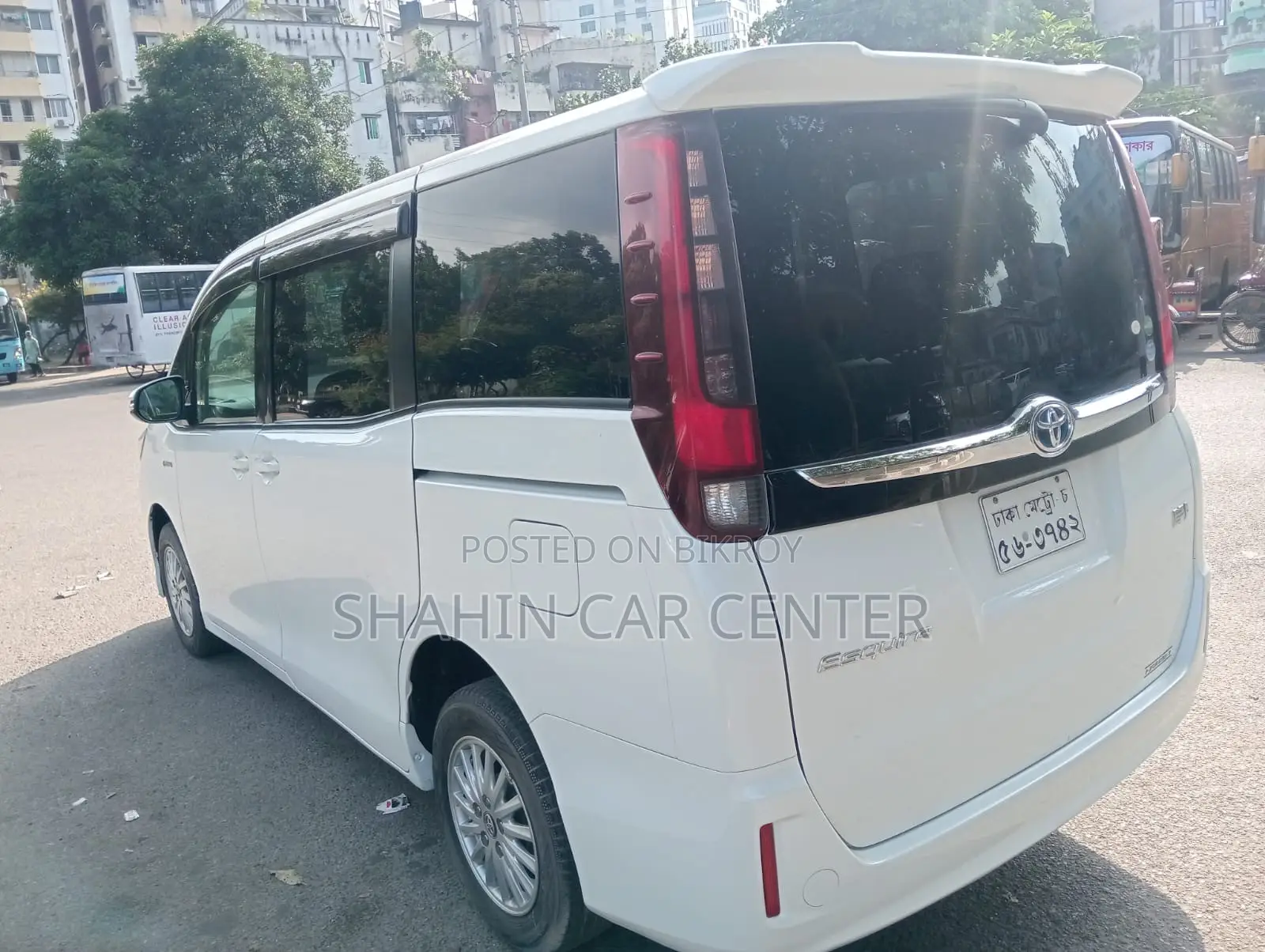 টয়োটা নোয়া ১.৮ এফডব্লিউডি হাইব্রিড (৭ সিটার) ২০১৪ পার্ল