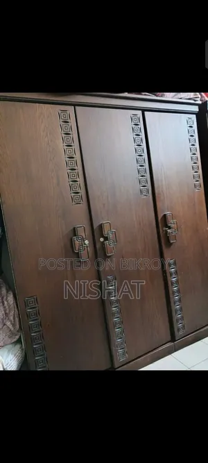 আলমারি বিক্রির জন্য (প্রায় নতুন)
