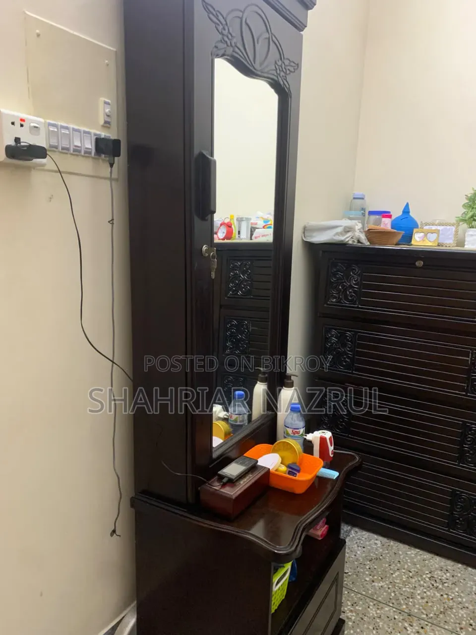 ড্রেসিং টেবিল