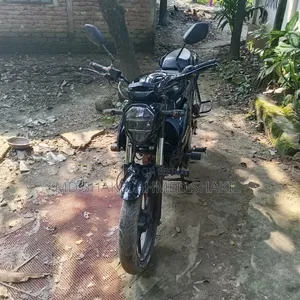 সুজুকি জিক্সার ২০২৩ কালো