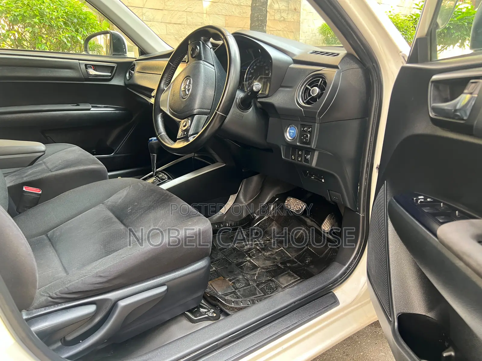 Toyota Corolla Fielder 2017 Pearl