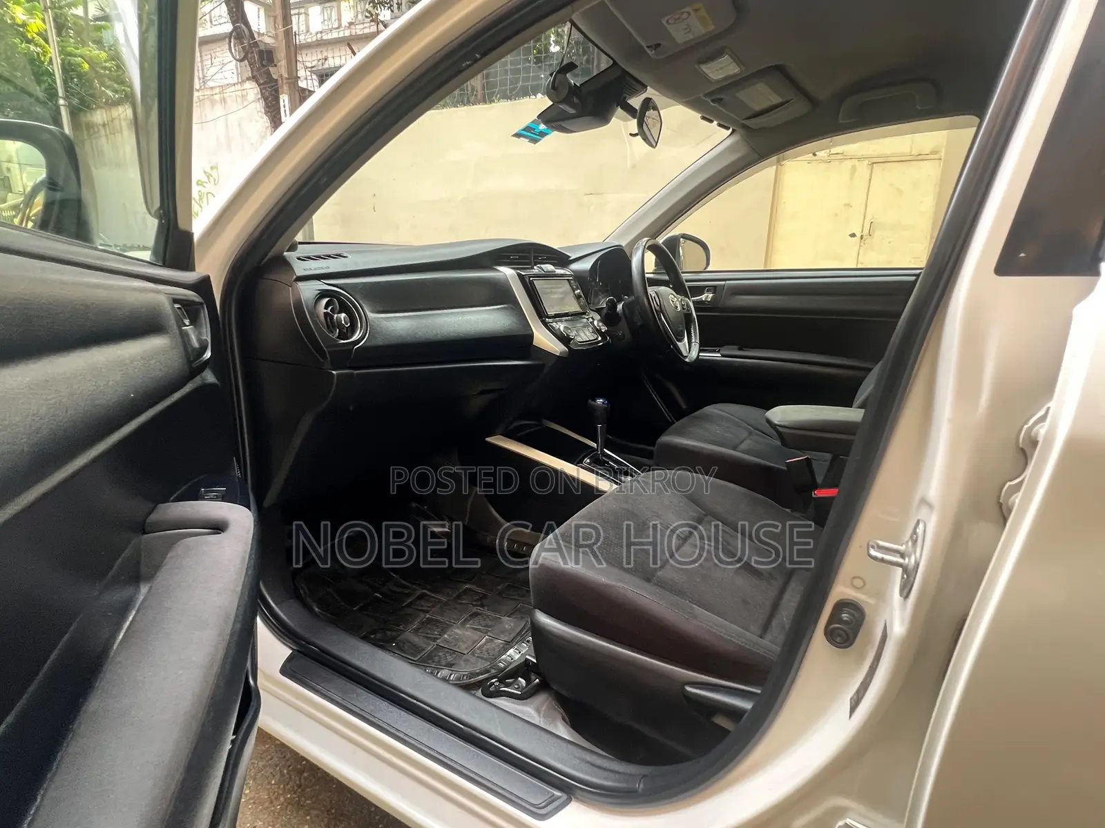 Toyota Corolla Fielder 2017 Pearl
