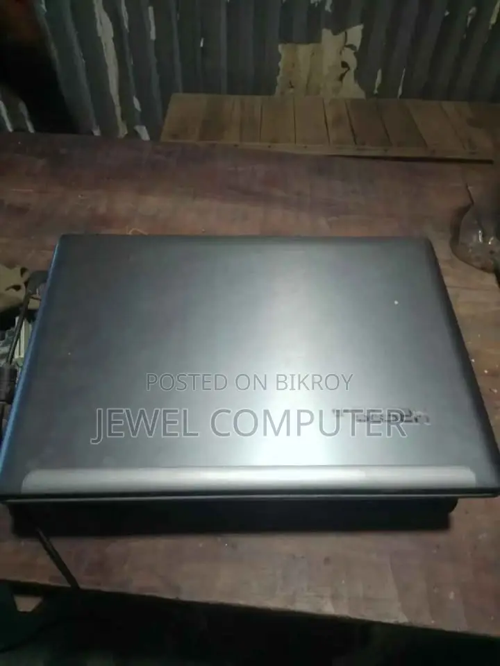 Laptop Hasee D660 2GB Intel HDD 320GB