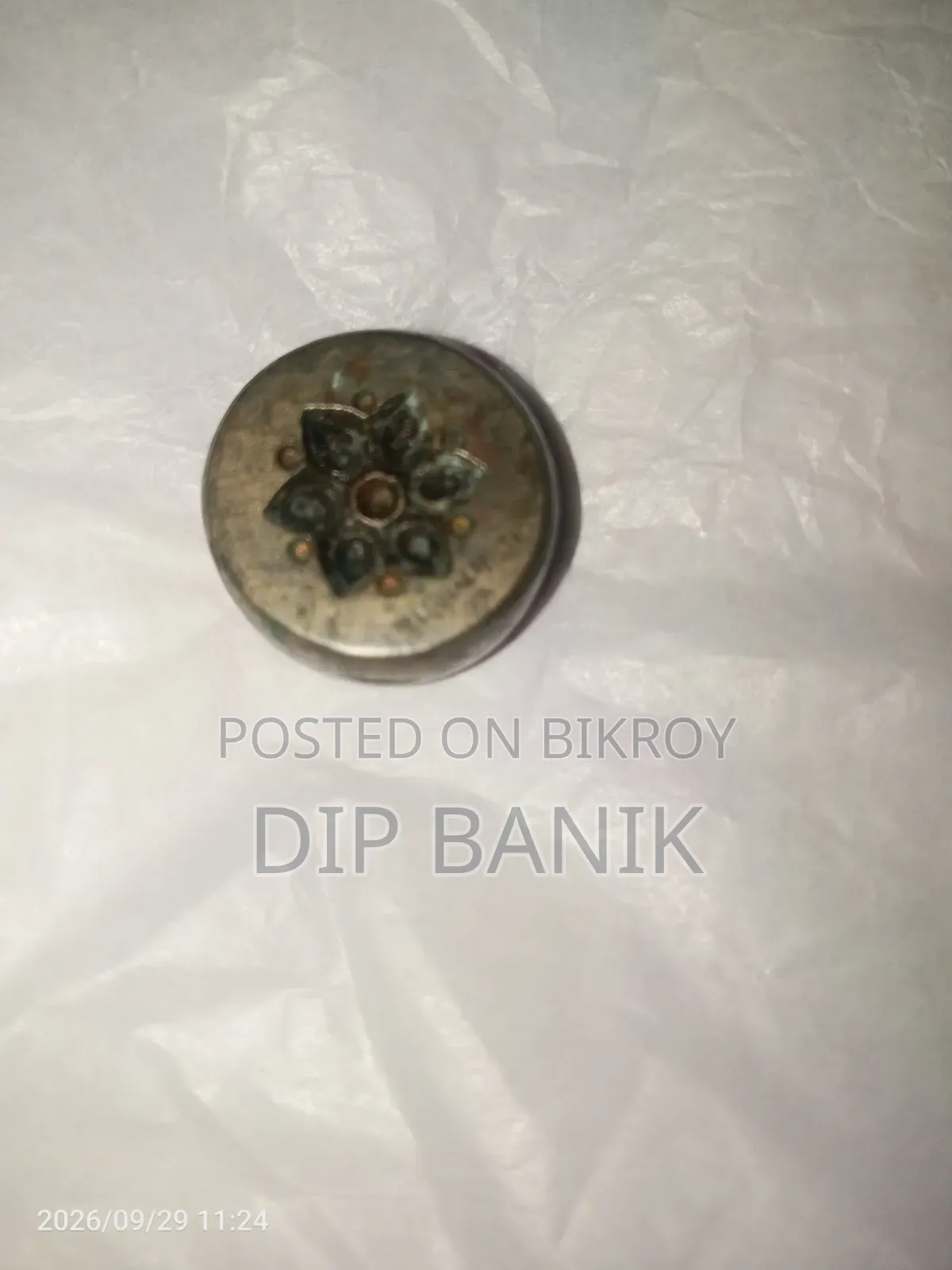 “পুরোনো ধাতব সিলমোহর – সংগ্রহযোগ্য ভিনটেজ জিনিস