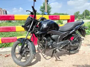 হোন্ডা সিবি ২০১৭ কালো