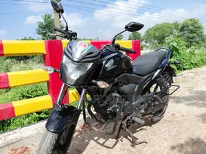 হোন্ডা সিবি ২০১৭ কালো