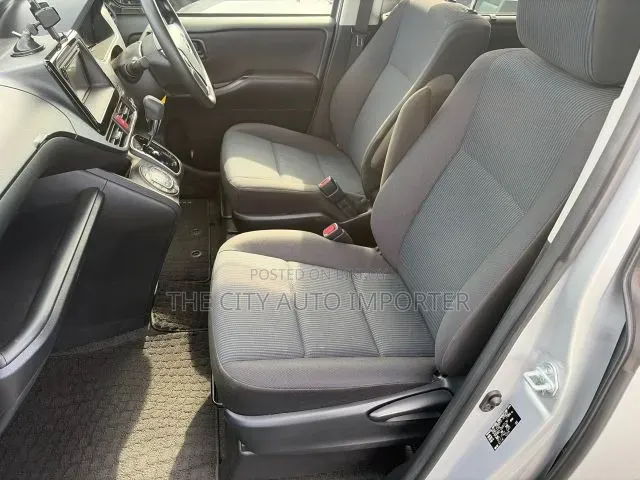Toyota Noah 2021 Silver