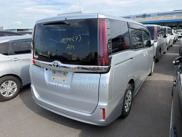 Toyota Noah 2021 Silver