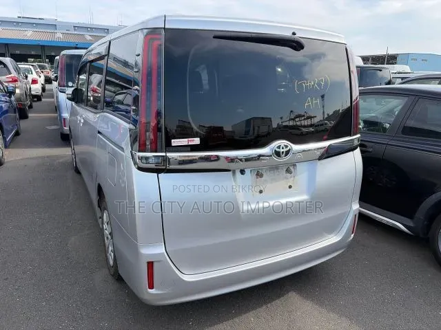 Toyota Noah 2021 Silver