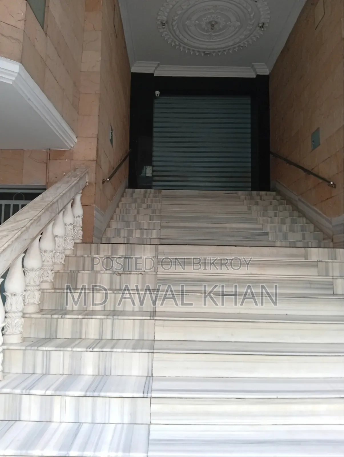 A Commercial Building for Rent at Gulshan 1