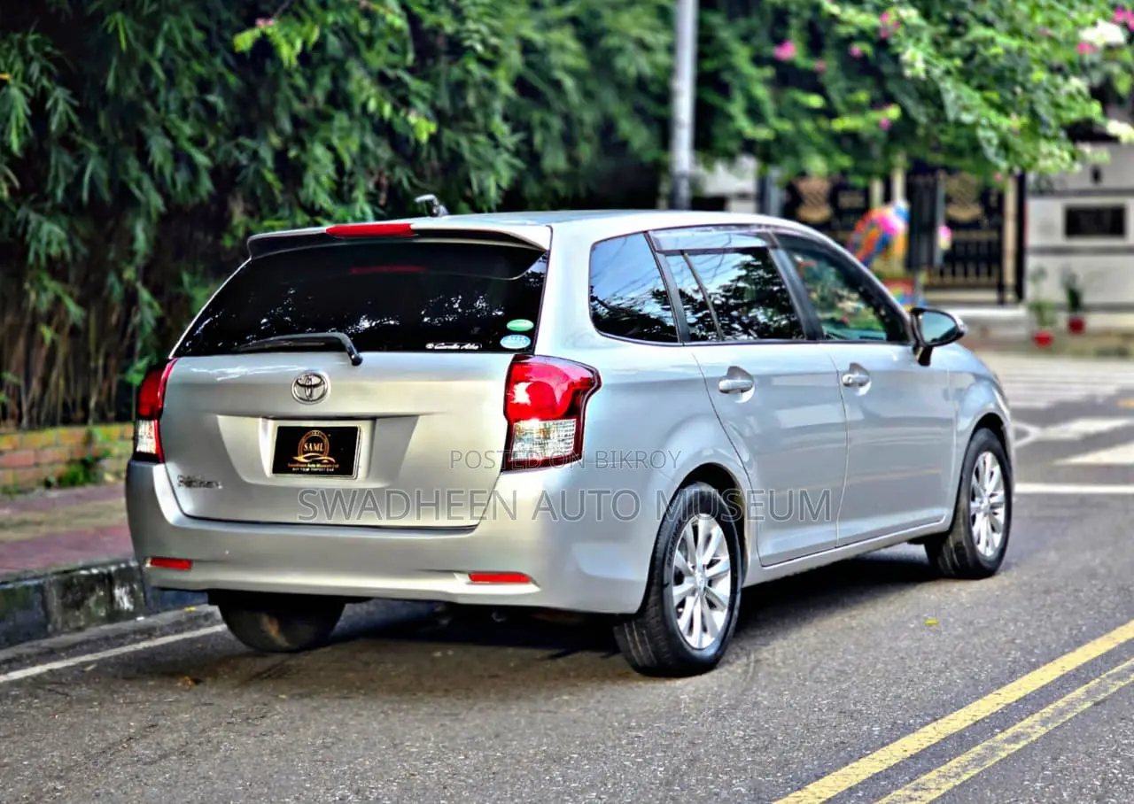 Toyota Corolla Fielder 1.5 Petrol Front-Wheel Drive 2013 Silver