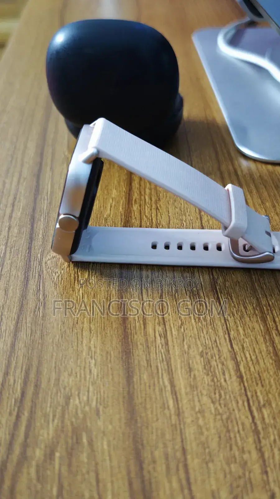 Combo Post (Watch + Earbuds Together)