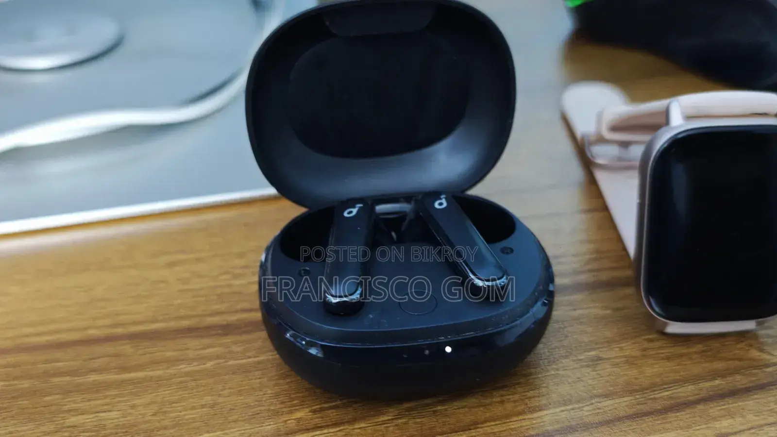 Combo Post (Watch + Earbuds Together)