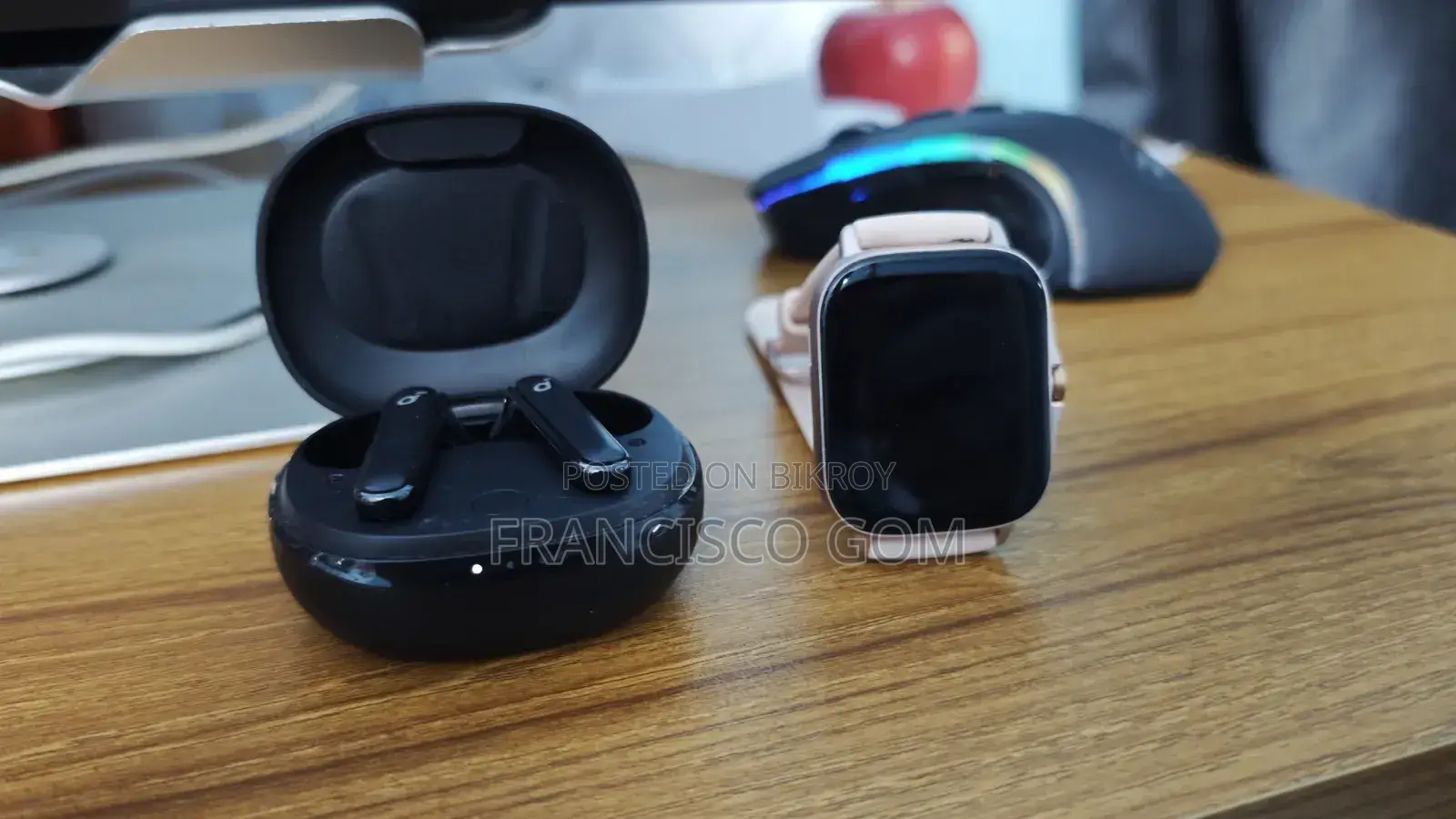 Combo Post (Watch + Earbuds Together)