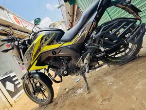 হোন্ডা হর্নেট ২০২০ কালো